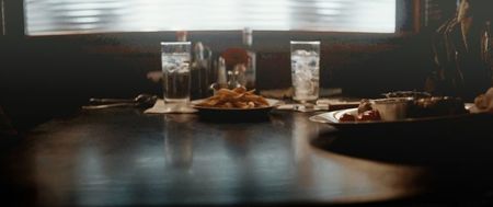 ʰᵉ ⁿᵉᵉᵈˢ ʰᵉʳ ᵗᵒ ᵖˡᵃʸ ᵃˡᵒⁿᵍˑ ᴾʳᵉᵗᵉⁿᵈ ᵗᵒ ᵇᵉ ᶠᵃᵐⁱˡʸˑ ᴾˡᵃʸ ᵃ ᵖᵃʳᵗˑ