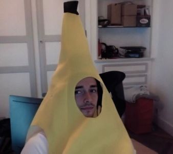 Cum voia Domenico sa se imbrace la ziua lui Ezra pana sa-i zica Loreen ca merg; imbracati ca Daphne & Fred :((
