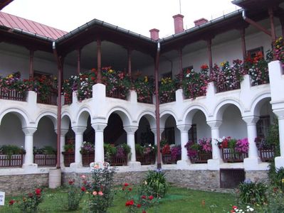 manastirea-agapia-chilii