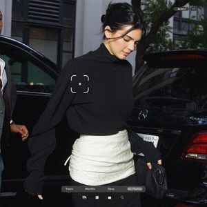 ،14.11 Ꜥℐẹṇṇẹṛ on ¹⁴⳽ep in East Village, NY; arriving at Monsieur Restaurant.