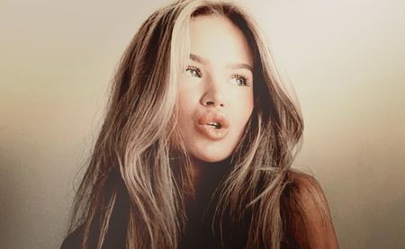 ᴼᴮᴸᴵⱽᴵᴼᴺˑƤҽɾƖɑ Ɱɑsqմɑ’s˒ توقيعˢᶜᵉⁿᵗMiss Dior Absolutely Blooming.; A guy in her study group leans over and whispers, “I don’t mean to be weird but... you always smell like Spring decided to put on couture.”
