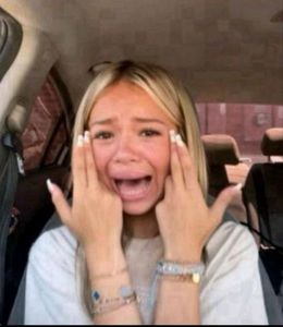 Amc eu vin cu ploturi si personaje si deuxmoi ma pune sa-i caut/editez si pozele