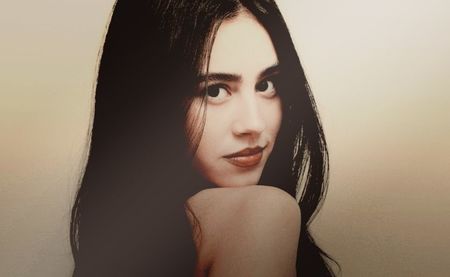 ᴹᴱᴿᵀᴴᵁᴿˑƓíմƖíɑ Rօssí’s˒ توقيعˢᶜᵉⁿᵗSIRÈNE by Fragrance Du Bois.; At a boutique, someone beside her whispers to their friend (not quietly): “See? That’s the scent I meant—fresh but expensive. Like she’s about to disappear on a yacht.”
