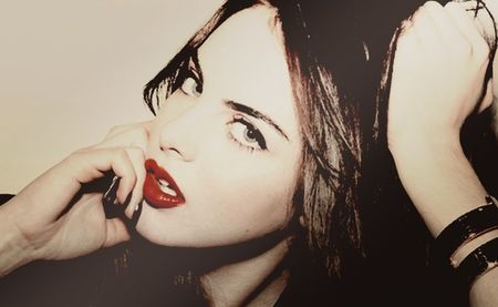 ᴵᴹᵞᔆᵀᴵᑦᶠᴬᴸᴸᔆˑƬհҽɑ Ƈɑɾɾíղցեօղ’s˒ توقيعˢᶜᵉⁿᵗThe Revenge of Lady Blanche by Penhaligon’s.; Her friend throws herself onto Thea’s couch and groans, “Your apartment smells like old money plotting things. I’m obsessed.”
