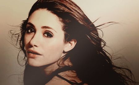 ⁱʸᵐˢᵗⁱᶜᶠˡˡˑƑƖօɾҽղϲҽ Ɱɑɾѵíղ’s˒ داخلʰᵉʳ ᵇᵃᵍCeline Medium Soft 16 Bag.; “I carry my noise-canceling earbuds like they’re oxygen. I also tuck in a tiny folder of nice customer emails—it keeps me sane in a way. And my crystal roller lives at the bottom of every bag I own.”
