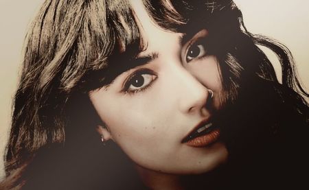 ᕽ⁷ᑦᴬᴾᵀᴵⱽᴬᵀᴱˑƑƖօɾɑ Ɓմɾցҽss’˒ داخلᵇᵃᵍThe Row Margaux 15.; “I’ve always got a pocket laser measure tucked in here. My sketch cards are scattered everywhere—just quick outlines of buildings I like. And I keep a steel pen I’ve had since uni.”
