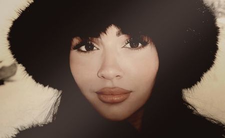 ᴼᴮᴸᴵⱽᴵᴼᴺˑƊҽɾყɑ ⱭƖեıղ’s˒ داخلʰᵉʳ ᵇᵃᵍGivenchy Antigona Soft.; “There’s always a slim calculator, even though my phone does the same thing. I keep a USB drive, and somewhere in here is my espresso shot chew because 14-hour days aren’t human.”
