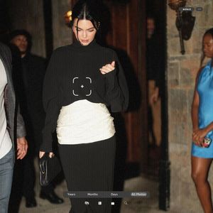 ،21.11 Ꜥℐẹṇṇẹṛ on ¹⁴⳽ep in East Village, NY; leaving at Monsieur Restaurant.