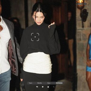 ،22.11 Ꜥℐẹṇṇẹṛ on ¹⁴⳽ep in East Village, NY; leaving at Monsieur Restaurant.