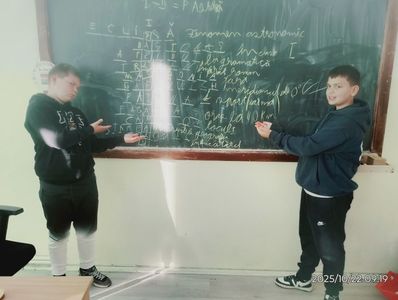 6a Cristi Asztalos si Marian Fernoaga - rebus