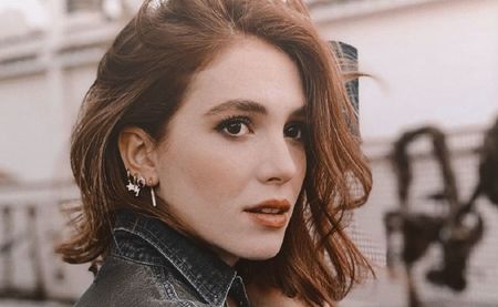 ҼʍíƖíɑ ƤҽɾɑƖեɑᴮᴱᴱᴺcastedᴵᴺ ʻṢḥạḳẹṣp̣ẹạṛẹ iṇ Ḷọṿẹʼ where she plays ⱽⁱᵒˡᵃ ᵈᵉ ᴸᵉˢˢᵉᵖˢ˒; a noblewoman in the late 16th century who disguises herself as a man to pursue her passion for acting during the Elizabethan era, a path forbidden to women of her status.
