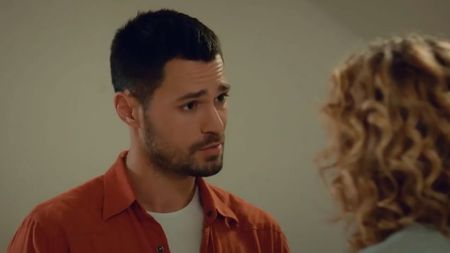 despre ce tot vb acolo