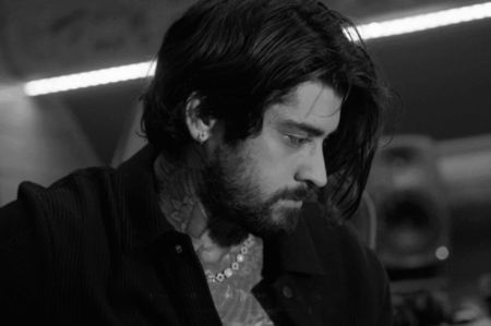 ᵈᵉᶜ ²⁹ˑ todαч‛s توصية ˢʰᵒᵒᵗ ᵃᵗ ʷⁱˡˡ　If you want, you can take it all. I don’t really know, I can’t; give no more. Shoot at will, because she shoots to kill. And I’m dyin’ inside.
