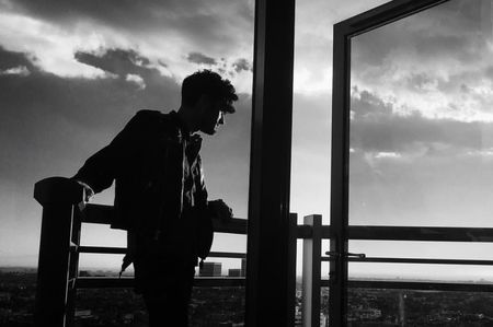 ᵈᵉᶜ ³¹ˑ todαч‛s توصية ⁱ ʷᵒⁿ’ᵗ ᵐⁱⁿᵈ　Don’t look around ’cause love is blind, and darling right; now, I can’t see you. I’m feeling proud so without a doubt I can feel you. ’Cause we are who we are when no one’s watching, and right from the start, you know I got you.
