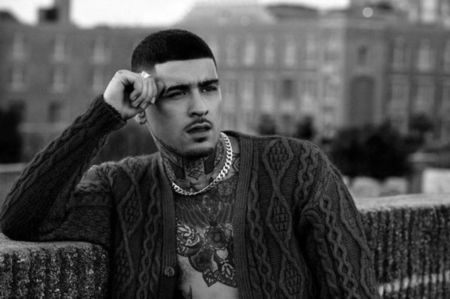 ʲᵃⁿ ²ˑ todαч‛s توصية ᵍᵒᵒᵈ ᵍᵘʸ　Don’t you fall for me, girl, I’m not the right kind.; I’m a bad man, I will do all I can to keep you by my side. Just ’cause I know it feels right.
