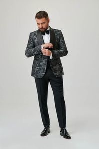 costum-ceremonie-Adrian-Mutu-rever-Sal-camouflage-x-682x1024