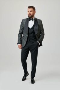 Costum-Ceremonie-Adrian-Mutu-sacou-pattern-gri-Fildes-rever-sal-8-300x450