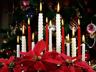 Lumanari-pe-masa-de-Craciun