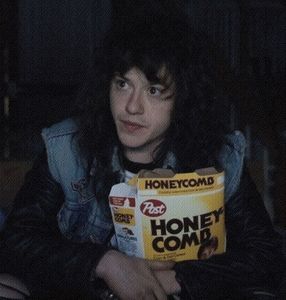 ◝❥·̩̩̥͙, Ed̤d̤i̤e M̤unson̤  ᵖˡᵃʸᵉᵈ ᵇʸ  Joseph Quinn