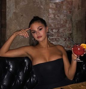 Selena Gomez?- THATS WHAT I SAID!-- POWWW!-- LAUGHING RED!- SMART PHONES DONT COUNT!-- NICE WONDER B