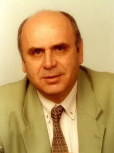 Alexandru Herlea; Alexandru Ion Herlea (n. 1942), prof.univ.dr.ing (Franța), membru al PNȚ în exil (din 1972), vicepreședinte al PNȚCD și vicepreședinte al Internaționalei Creștin Democrate, ambasador și ministru. Cava
