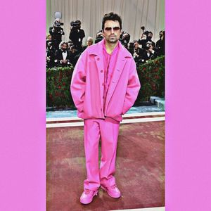 • niazkilam got Sebastian Stan in pink.