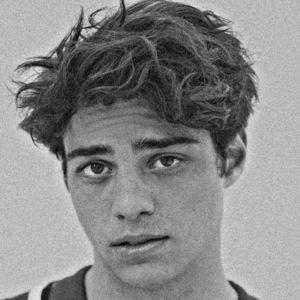 • Noah Centineo won’t play Vinnie Nasta as a teenager. @Complicated