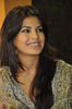 Jacqueline-Fernandez-Cute-Smiling-HD-Wallpaper