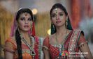 Jacqueline-Fernandez-Asin-Thottumkal-Housefull-2-Movie-Stills-560x361
