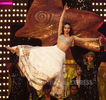 deepika-lift-vasant-prabhu