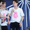 kai| Paa. :* #Y-H. [se uită la uşă]