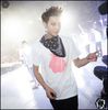 tao| Dă-i. :)) Pe aici. :3 #N. [se aşează lângă ea]