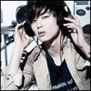 -. |închide uşa după el|. Hei :*Ce mă,iar a plecat Jei?.. îmi vreau tricoul. ;-; . |o vede pe Suzy|