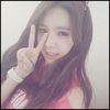 <J>. Hehe. :3 ;;). |isi pune mainile pe umerii lui|