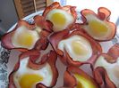 oua in cuib de bacon