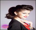 Când merge la restaurante, Selena își spune Ashley pentru a nu atrage atenția.