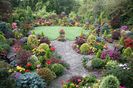 beautiful-english-garden-world-travel-guide-travelvistanet-1024x682