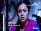 (In camera ei,cu gandul inca la petrecerea de logodna,Madhu decide sa vorbeasca cu RK)