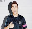 ;; clk *se opreste* Stai asa brunetico *o ia inainte si ia de pe jos fularul lui Neymar* Asta e