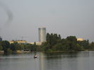 turnul vazut din parcul Herastrau