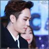 JH| Nebunoo~ hoo~ .. :| ..[o prinde de mâini] Încetează.