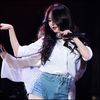 ♥| Mna, ok. [se ridică] Uhm, Min. :)) [merge la el; dansează pe acolo;;des