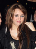 miley-cyrus-paris-showcase (10)-thumb-425x584