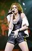 miley-cyrus_COM-cityofhopebenefitconcert-2009oct25_016