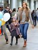 family_fun_jessica_alba_enjoys_the_mall_with_her_daughter