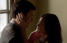 aria-and-ezra-stairwell-kiss