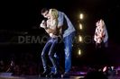 1306792323-shakira-and-boyfriend-gerard-piqu-join-stage-together--barcelona_710035
