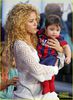 shakira-baby-milan-cheer-on-gerard-pique-05