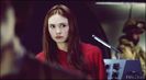×əʎəsʍoɹɔ ☠ ¦  ¤iese din casă uitându-se în jur şi porneşte pe stradă¤