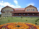 Restaurantul din fata